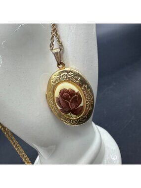 Vintage Floral Locket Necklace Gold Tone Oval Rose Flower Cottage Granny Retro